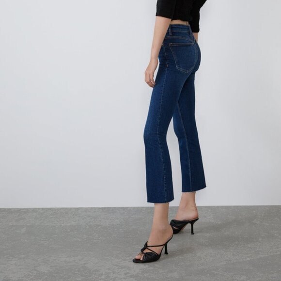 Denim Zara Mid-Rise Cropped Flare Raw Hem Jeans (NWT) - Picture 3 of 6